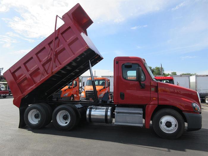 Used 2017 FREIGHTLINER CASCADIA 125