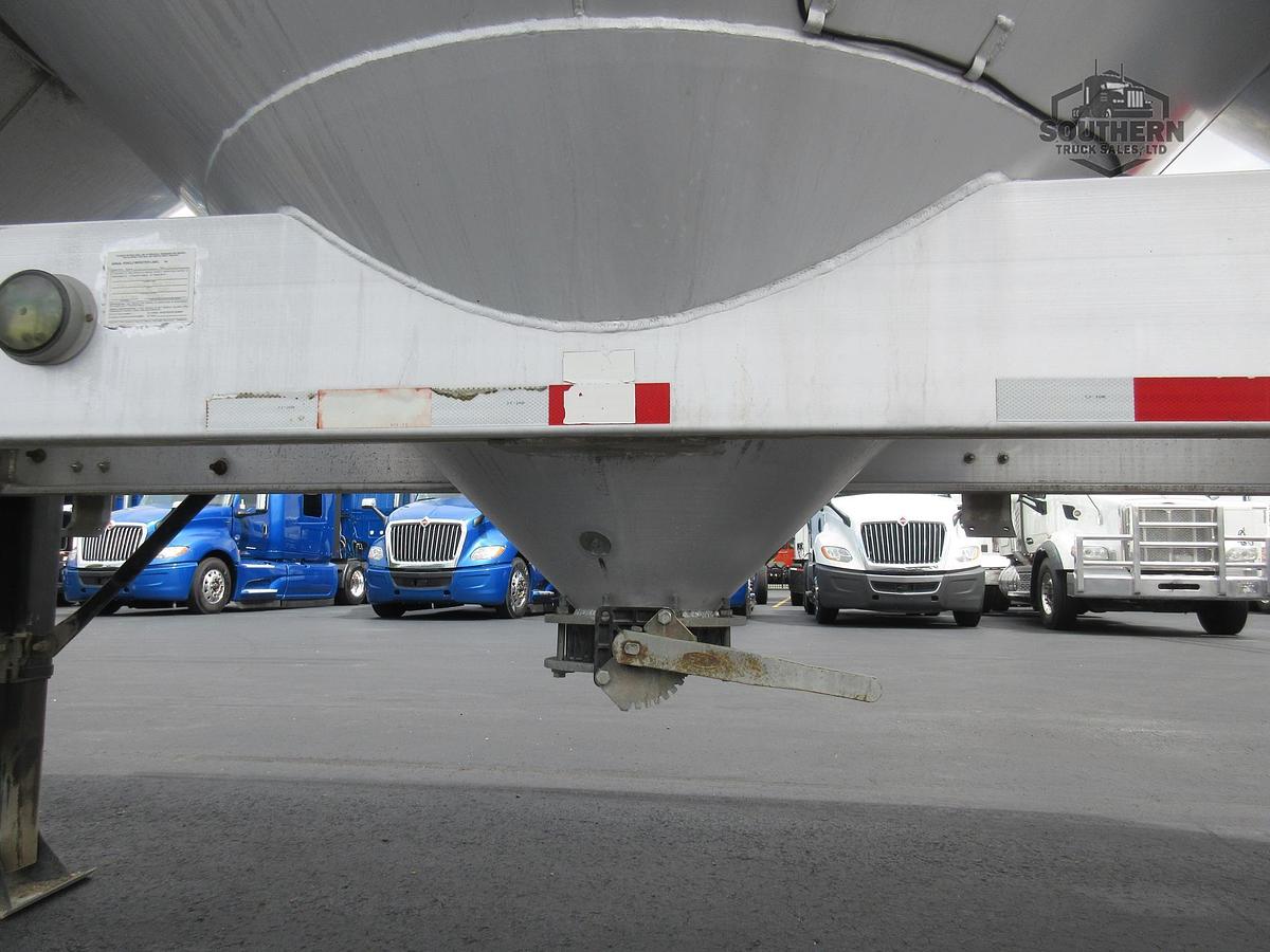 Used 2010 POLAR Tandem Axle