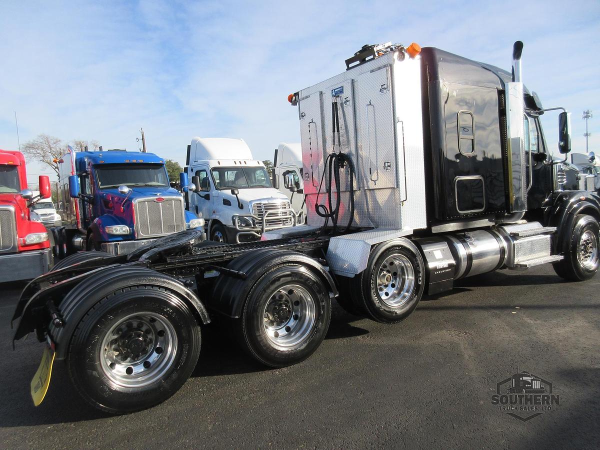 Used 2021 FREIGHTLINER CORONADO 122 SD