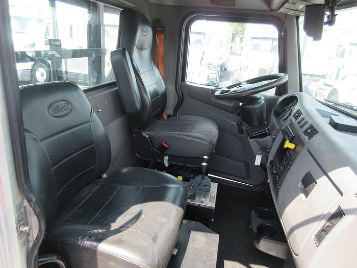 Used 2013 PETERBILT 348