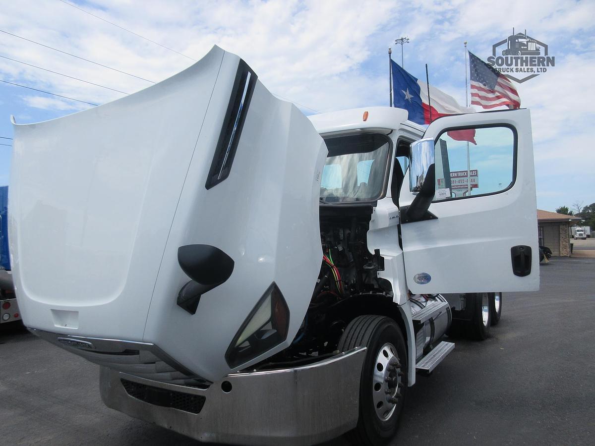Used 2019 FREIGHTLINER CASCADIA 126