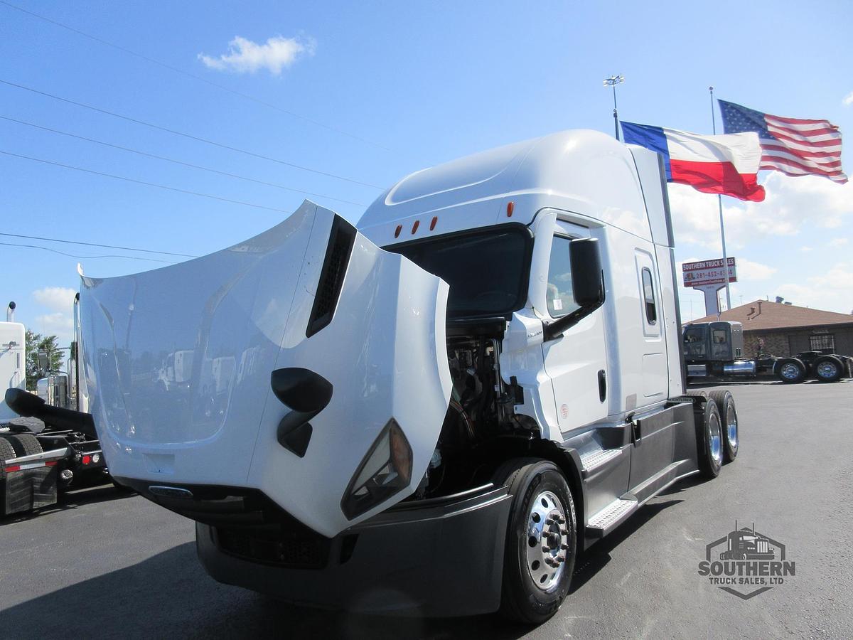 Used 2022 FREIGHTLINER CASCADIA 116