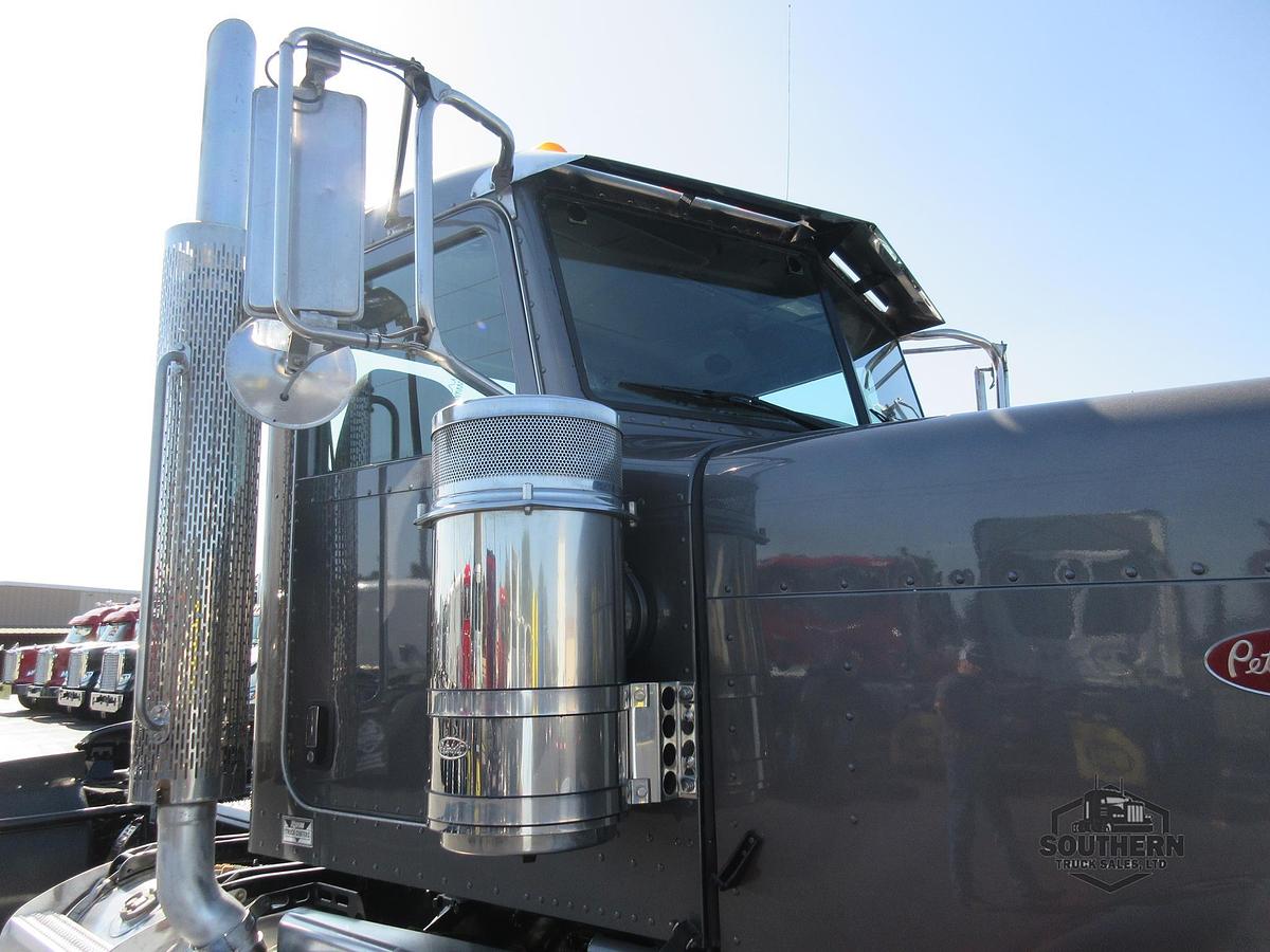 Used 2022 PETERBILT 389