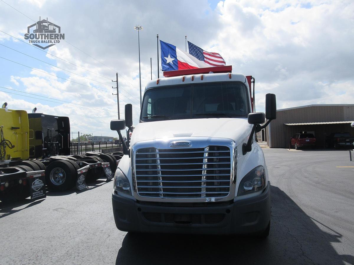 Used 2018 FREIGHTLINER CASCADIA 113