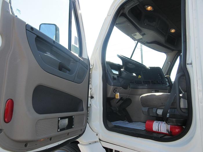 Used 2017 FREIGHTLINER CASCADIA 113