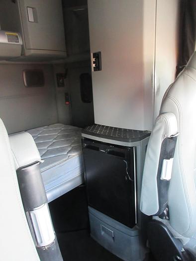 Used 2021 KENWORTH T880