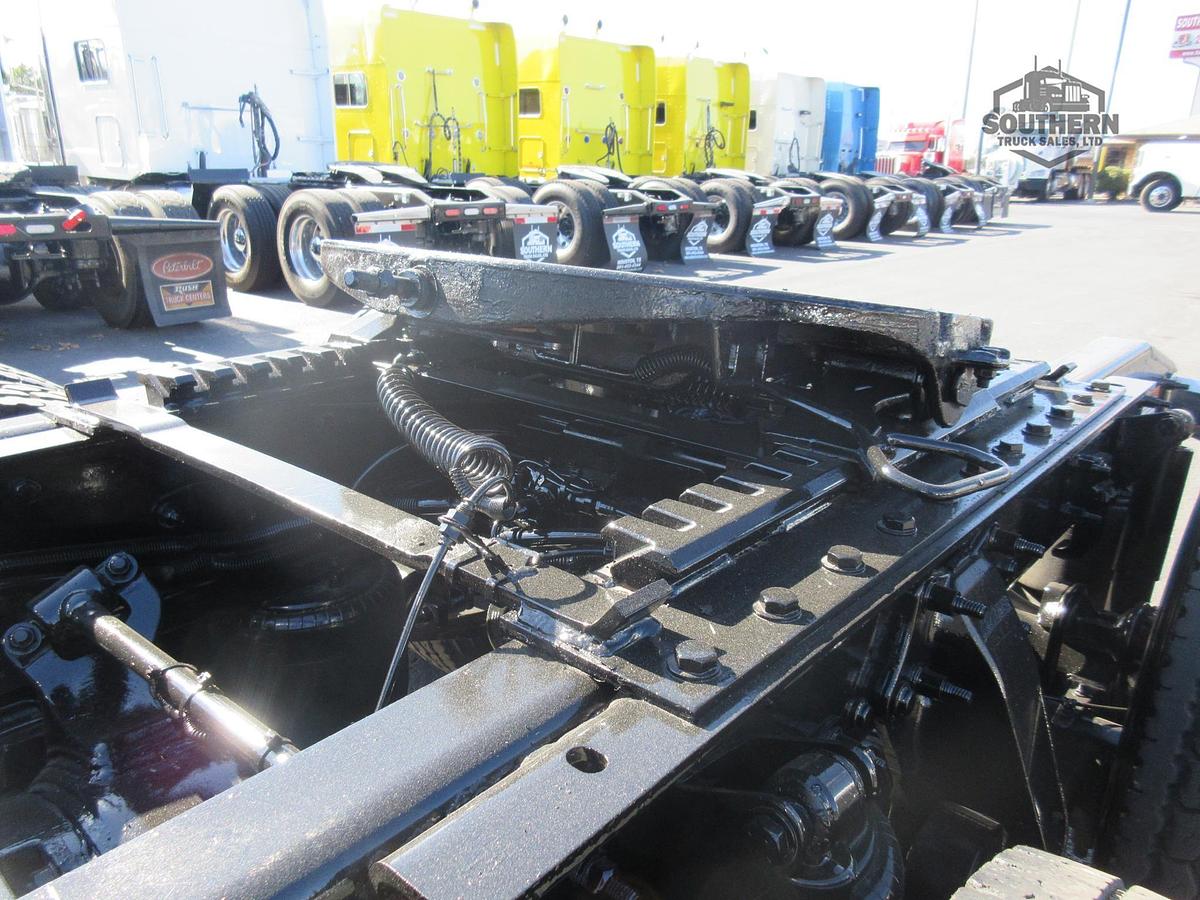 Used 2019 FREIGHTLINER 122SD