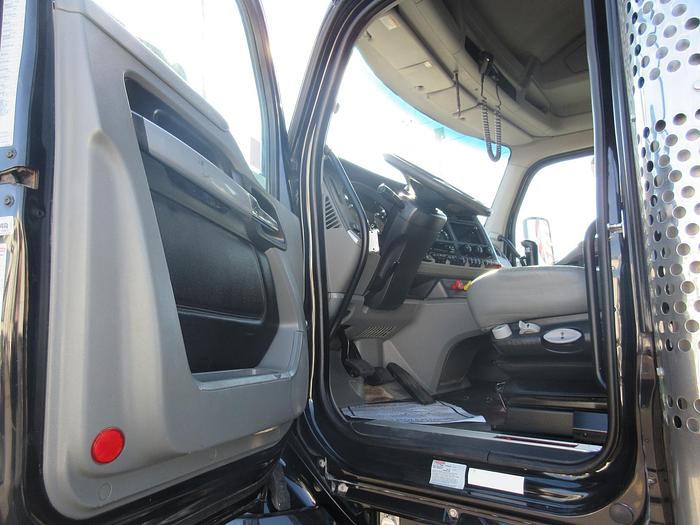 Used 2021 KENWORTH T880