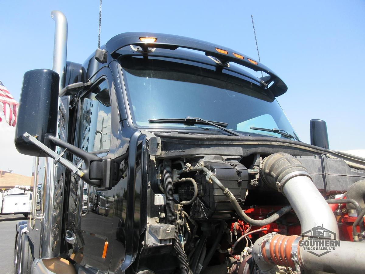 Used 2015 PETERBILT 567