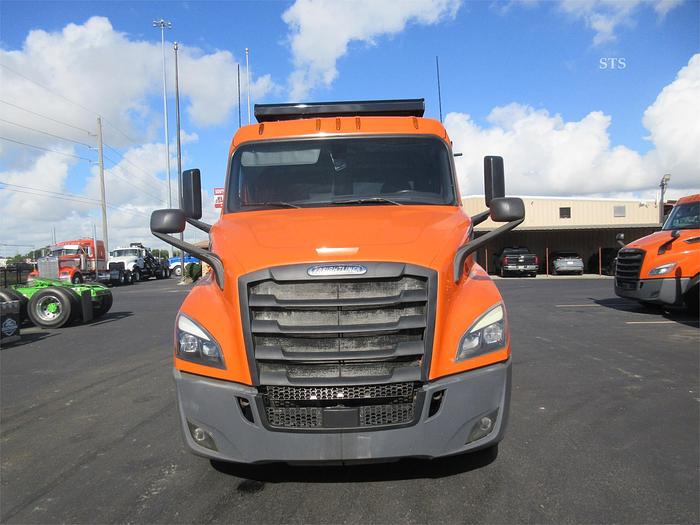 Used 2018 FREIGHTLINER CASCADIA 116