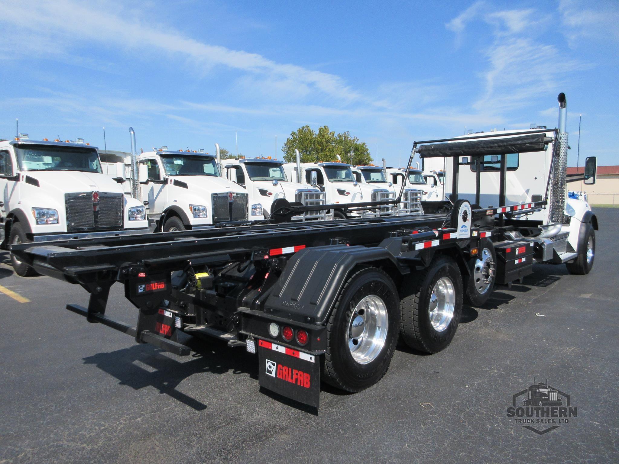 2025 KENWORTH T880