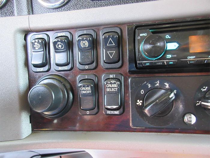 Used 2015 PETERBILT 389