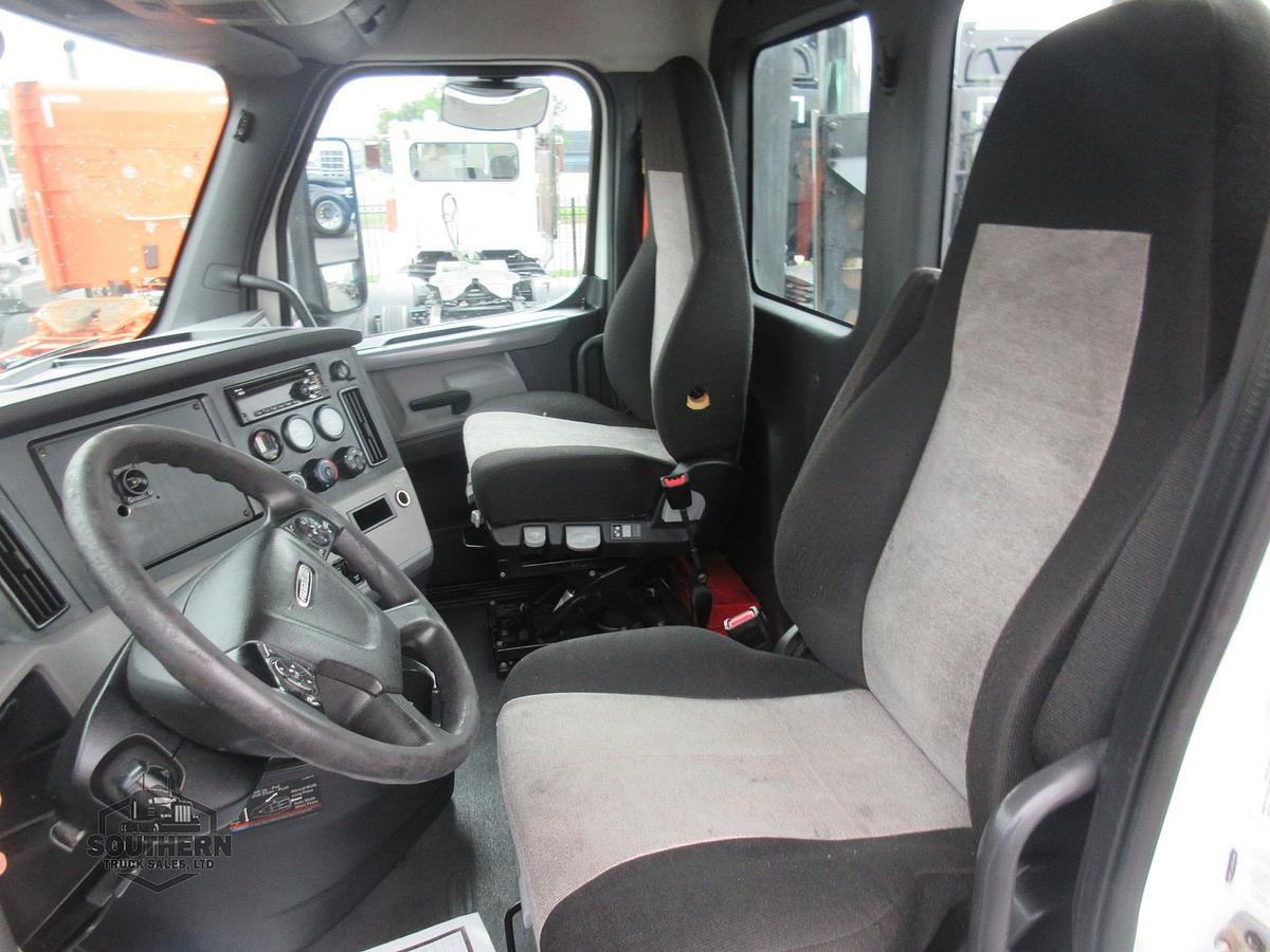 Used 2019 FREIGHTLINER CASCADIA 126