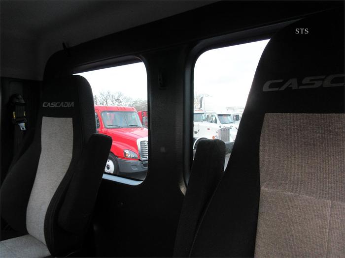 Used 2019 FREIGHTLINER CASCADIA 126
