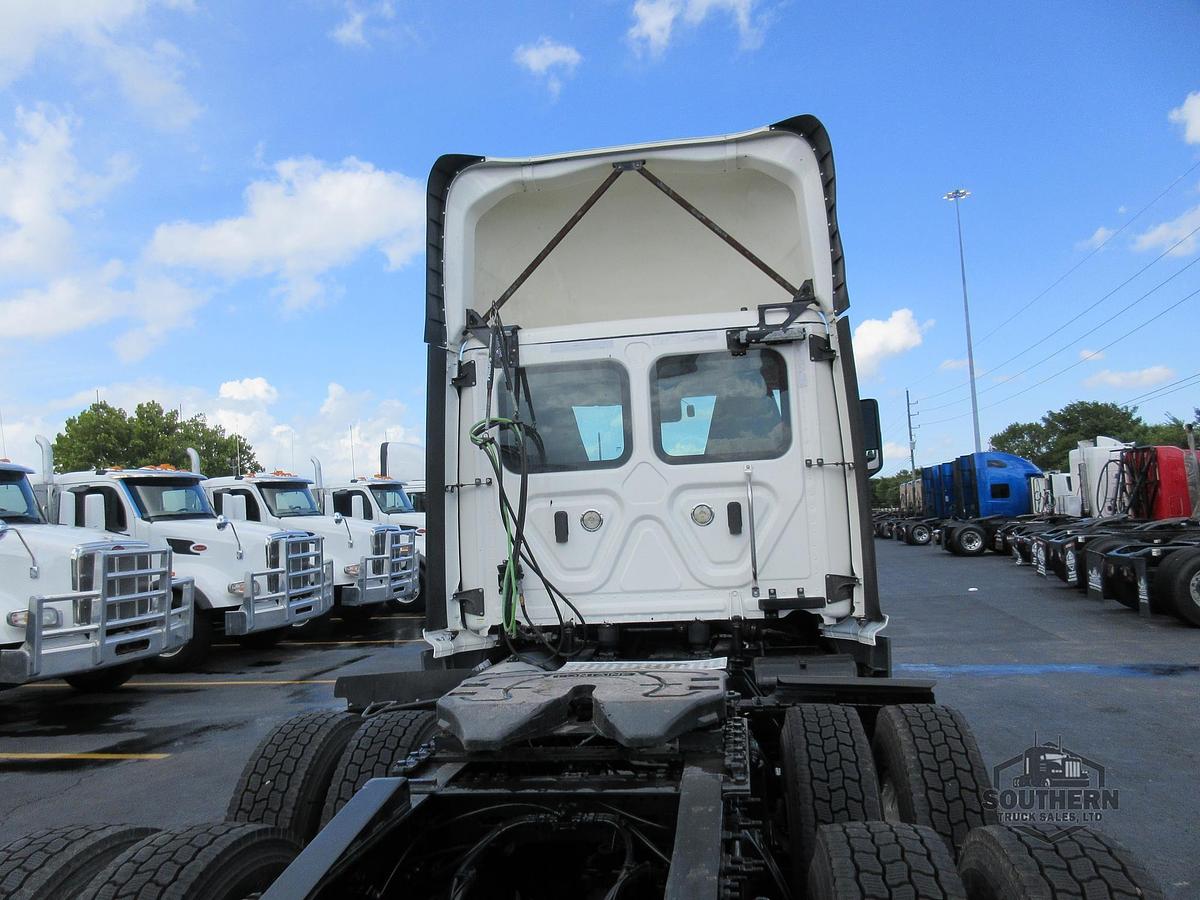 Used 2021 FREIGHTLINER CASCADIA 116