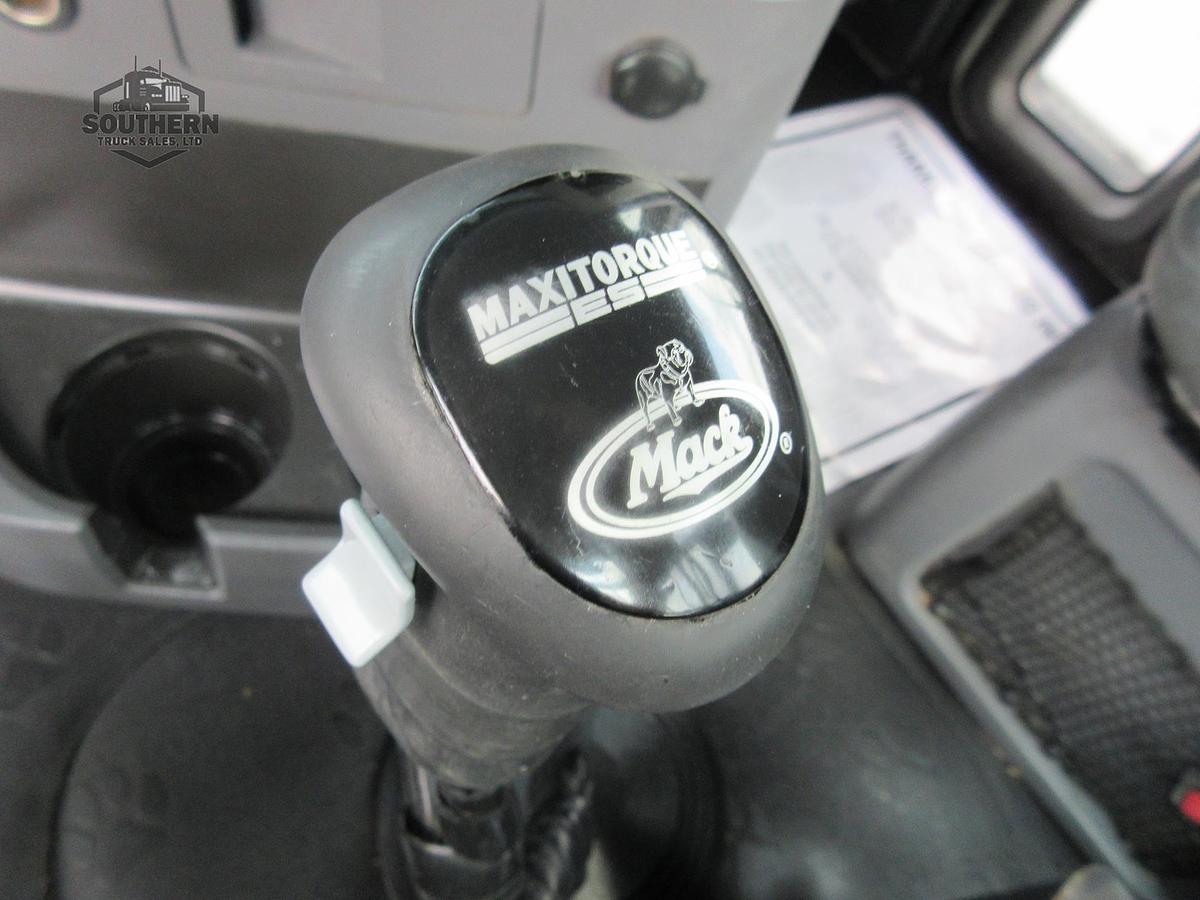 Used 2014 MACK PINNACLE CXU613