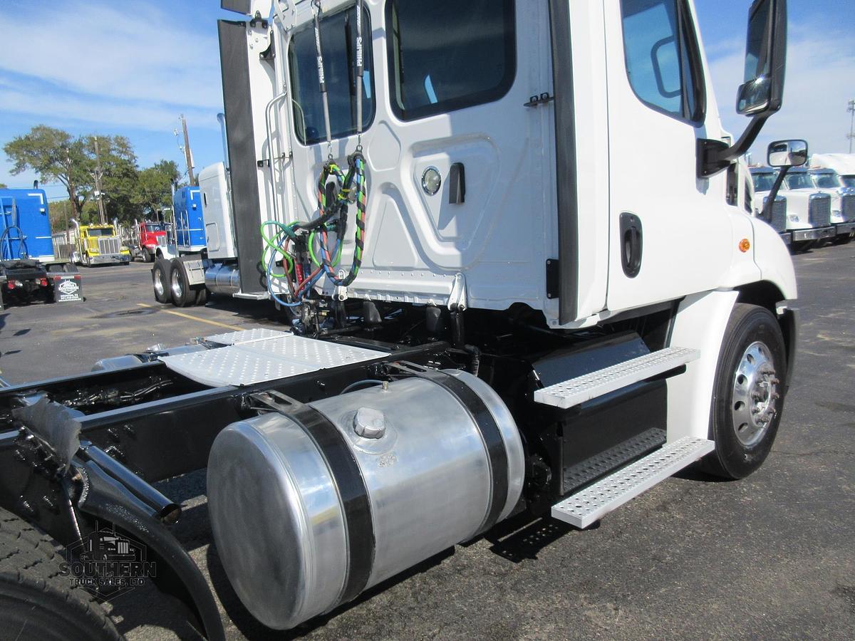 Used 2018 FREIGHTLINER CASCADIA 113