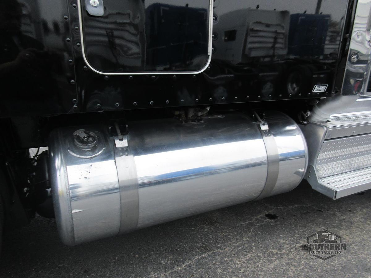 Used 2021 PETERBILT 567