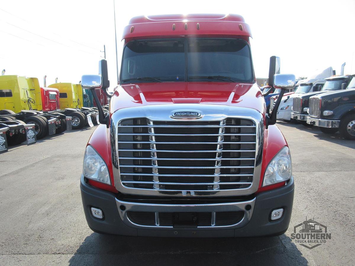 Used 2018 FREIGHTLINER CASCADIA 125