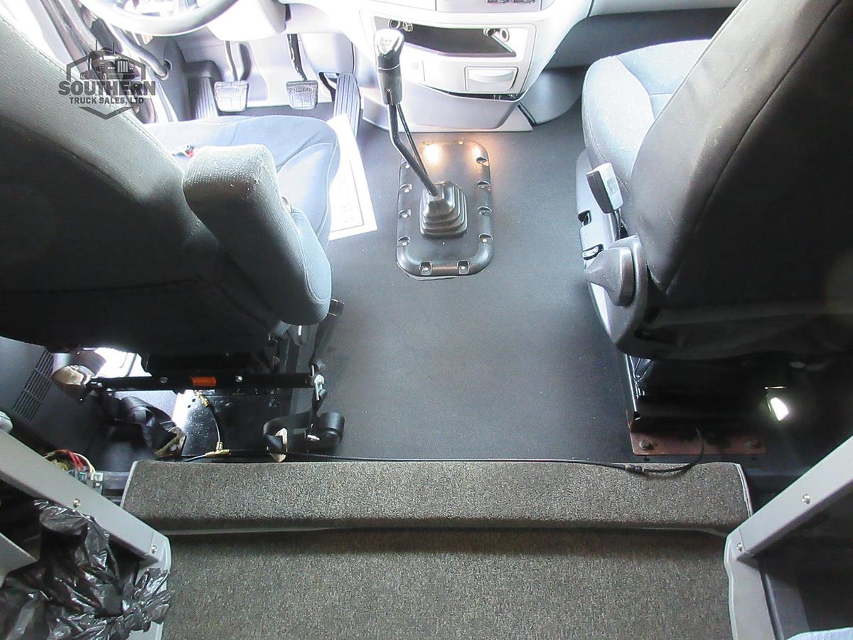 Used 2015 PETERBILT 567