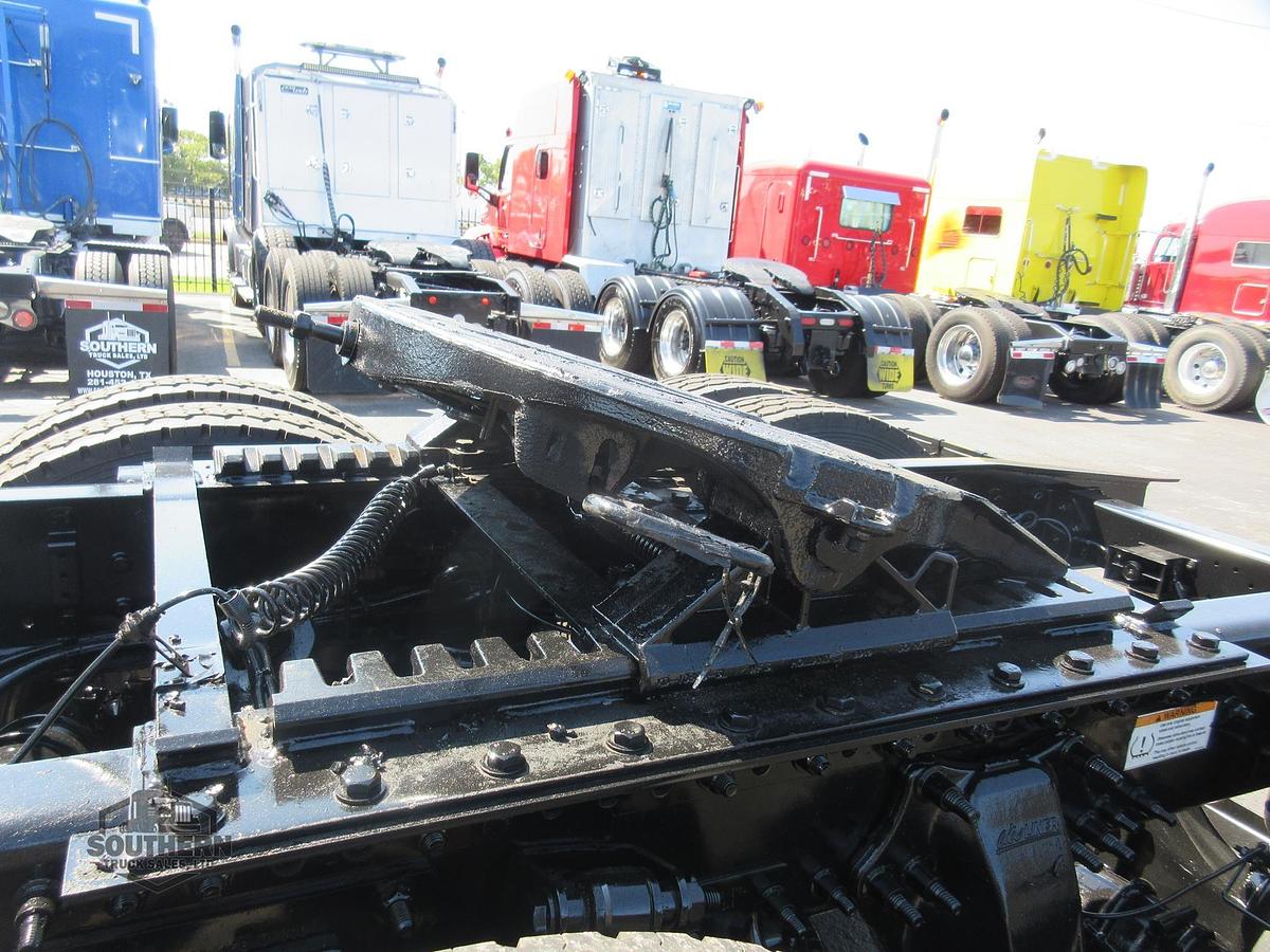 Used 2020 FREIGHTLINER 122SD