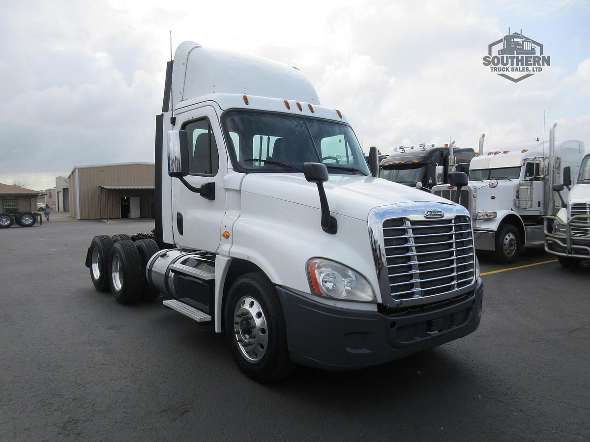 Used 2018 FREIGHTLINER CASCADIA 125
