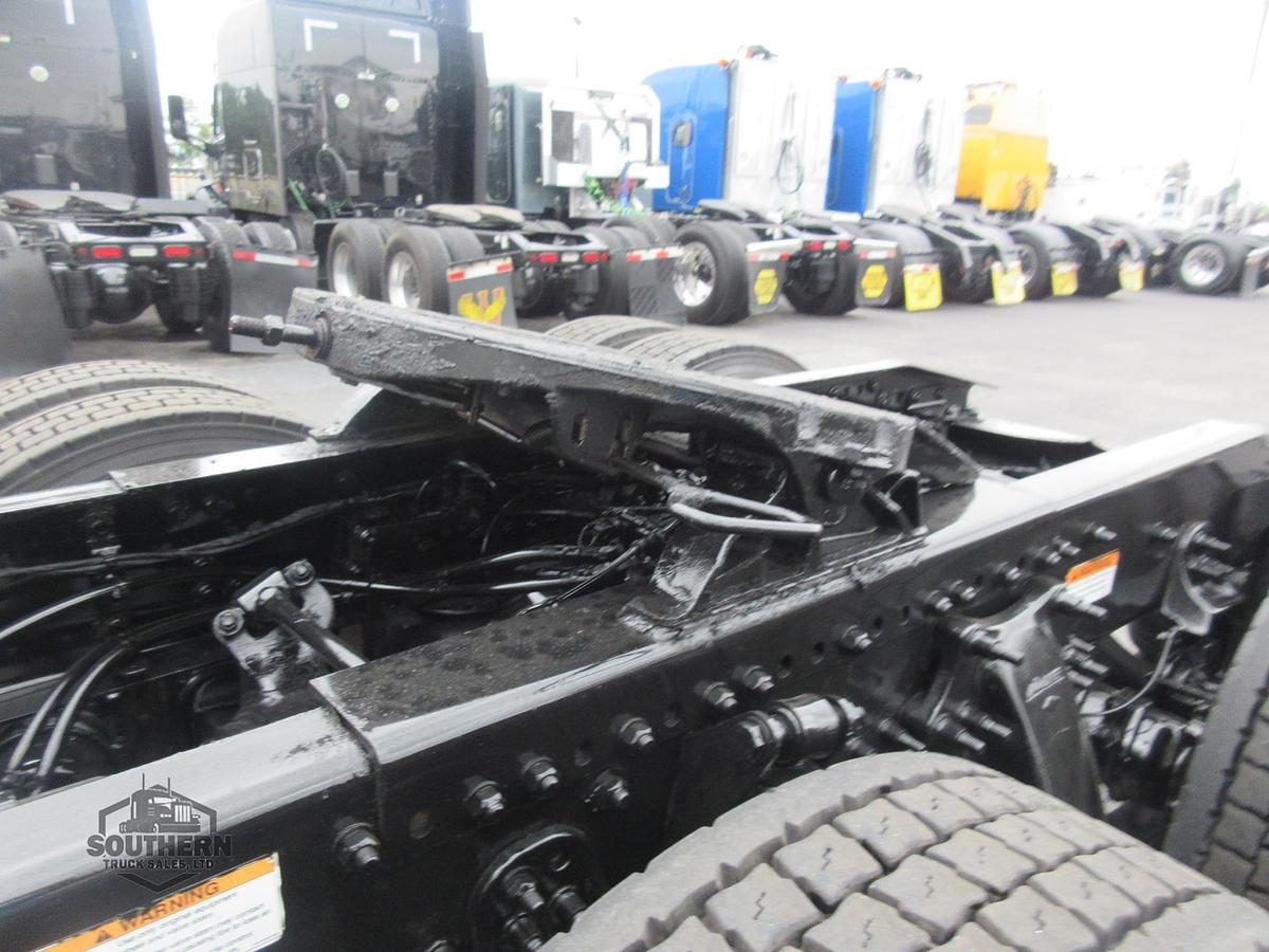 Used 2019 FREIGHTLINER CASCADIA 126