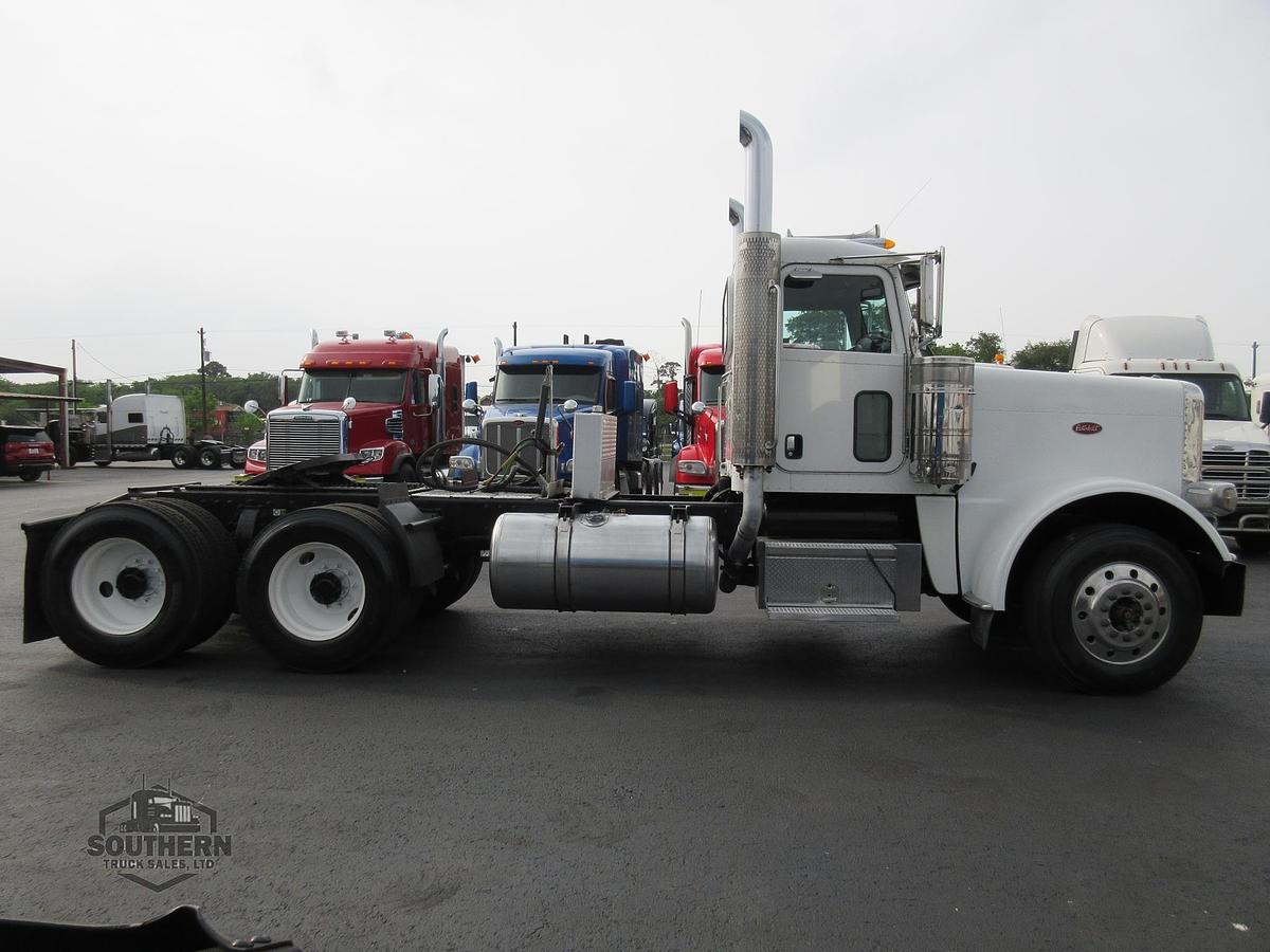 Used 2011 PETERBILT 388