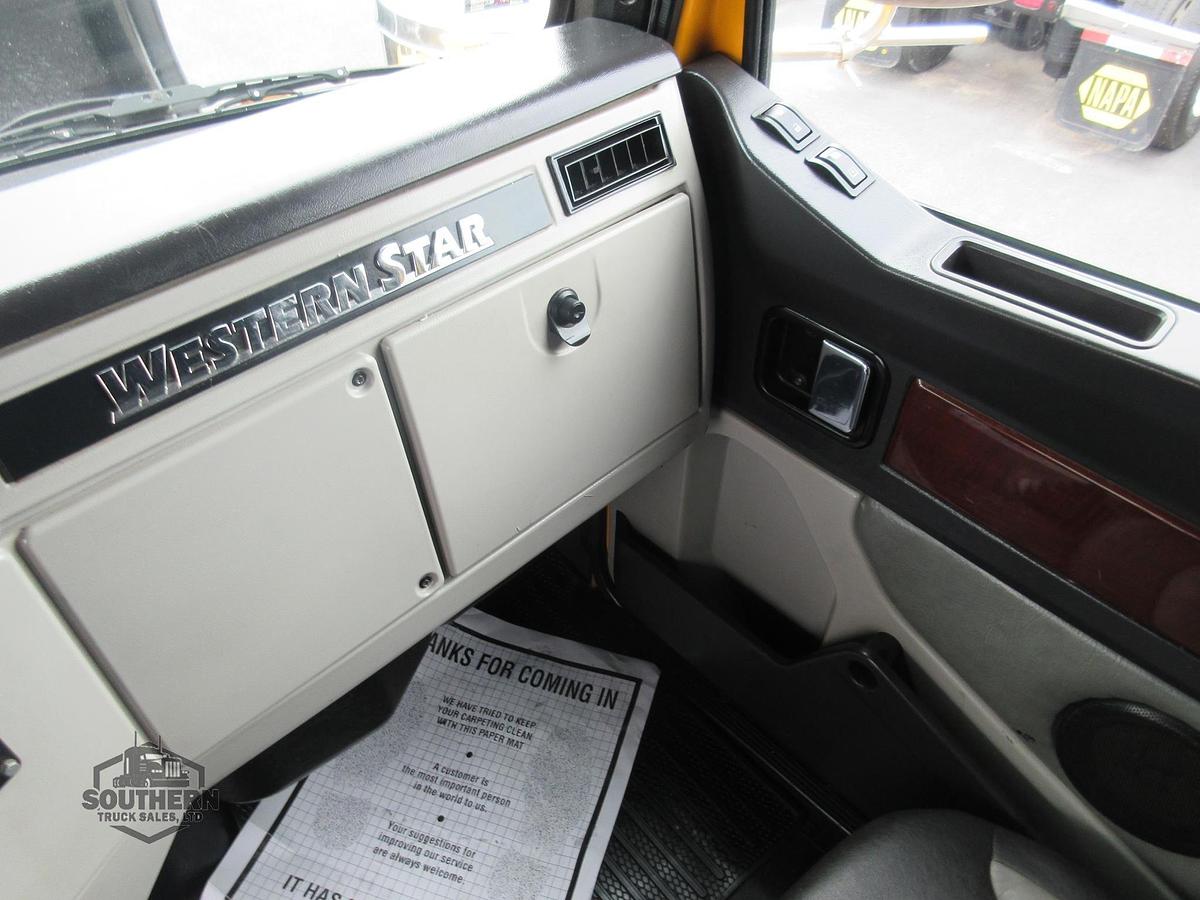 Used 2018 WESTERN STAR 4900
