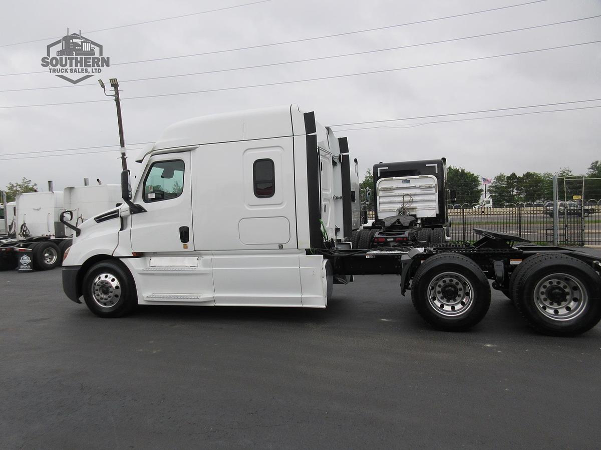 Used 2020 FREIGHTLINER CASCADIA 126