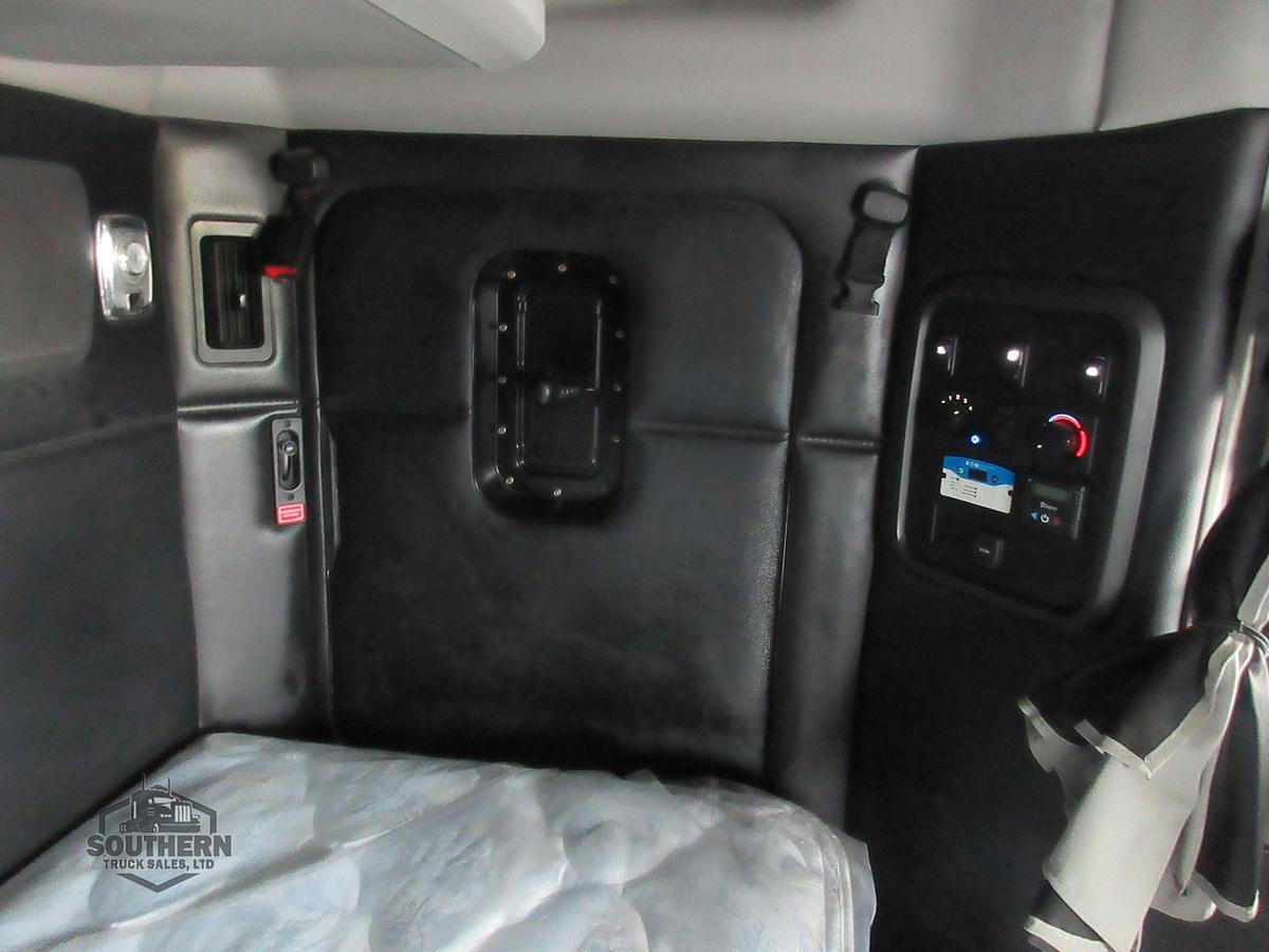 Used 2023 KENWORTH T880