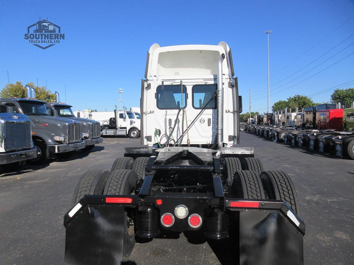 Used 2019 FREIGHTLINER CASCADIA 126