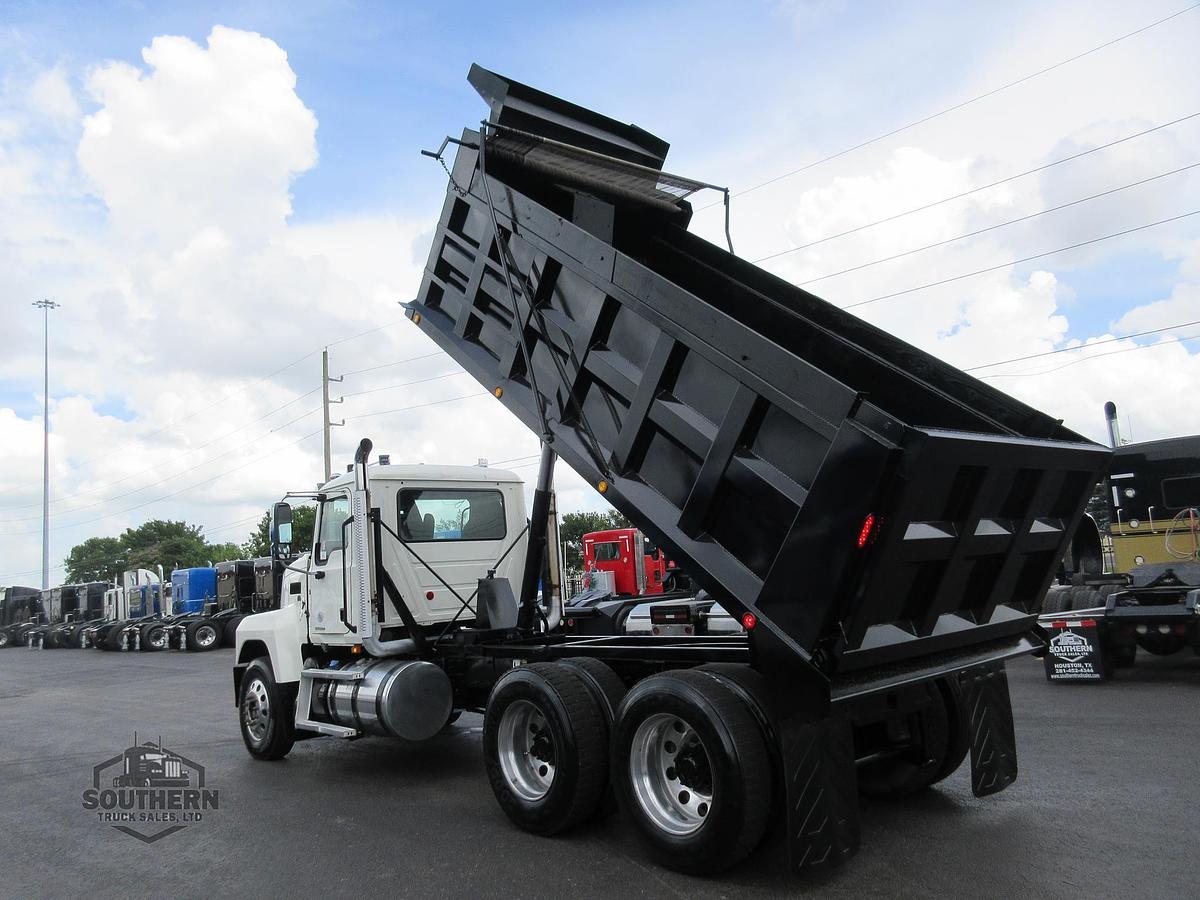 Used 2023 MACK PINNACLE 64T