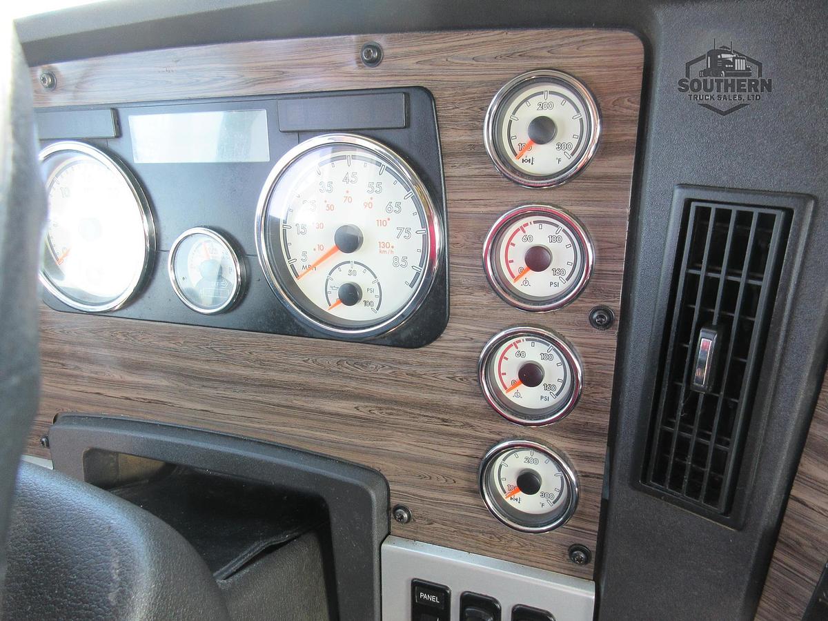 Used 2019 FREIGHTLINER 122SD