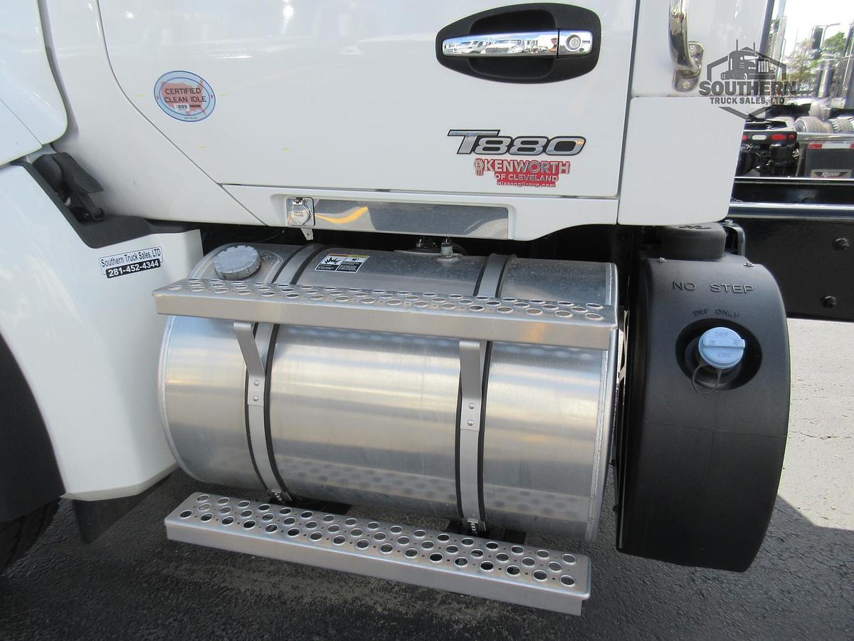 2025 KENWORTH T880