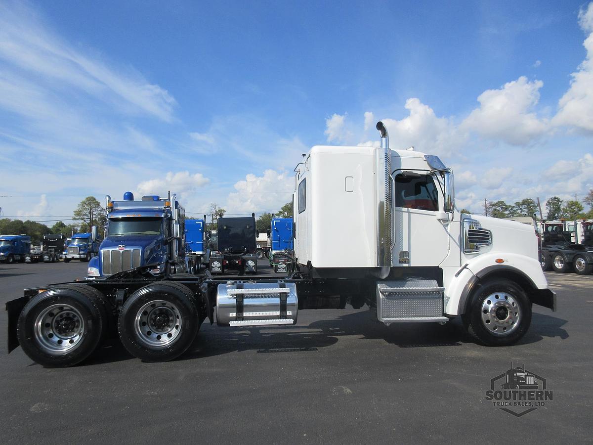 Used 2019 FREIGHTLINER 122SD