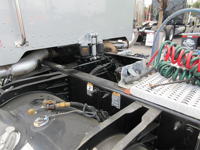 Used 2015 PETERBILT 389