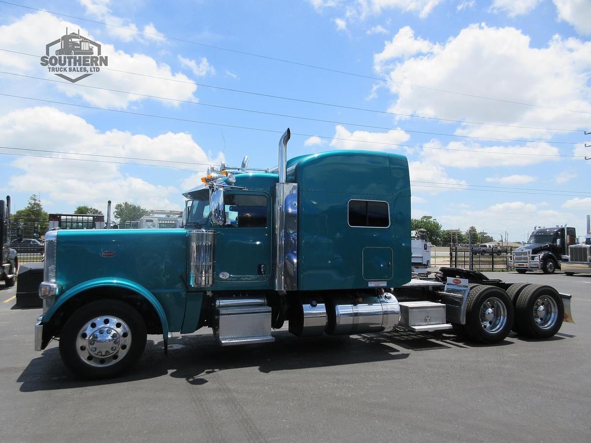 Used 2022 PETERBILT 389