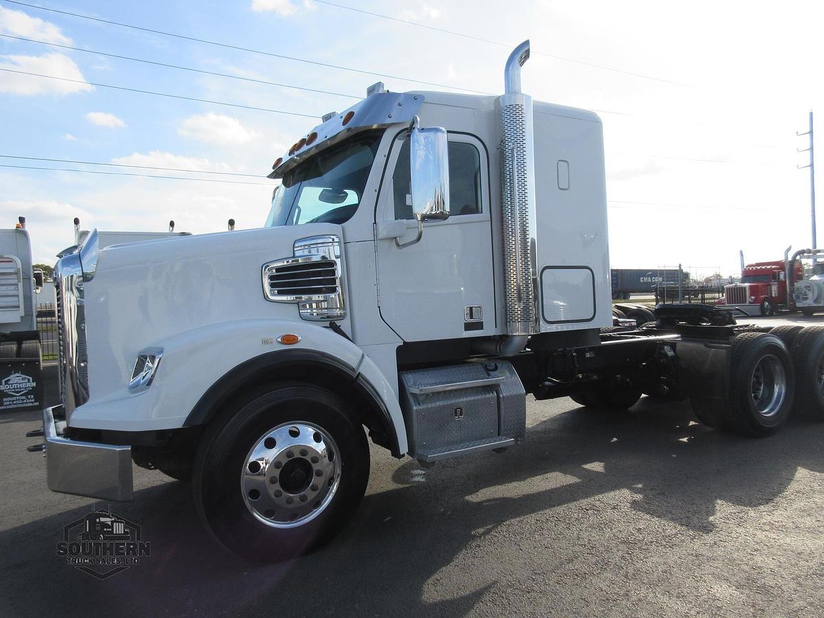 Used 2019 FREIGHTLINER 122SD