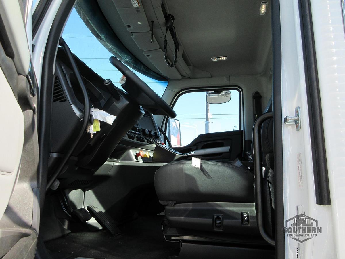 2025 KENWORTH T880