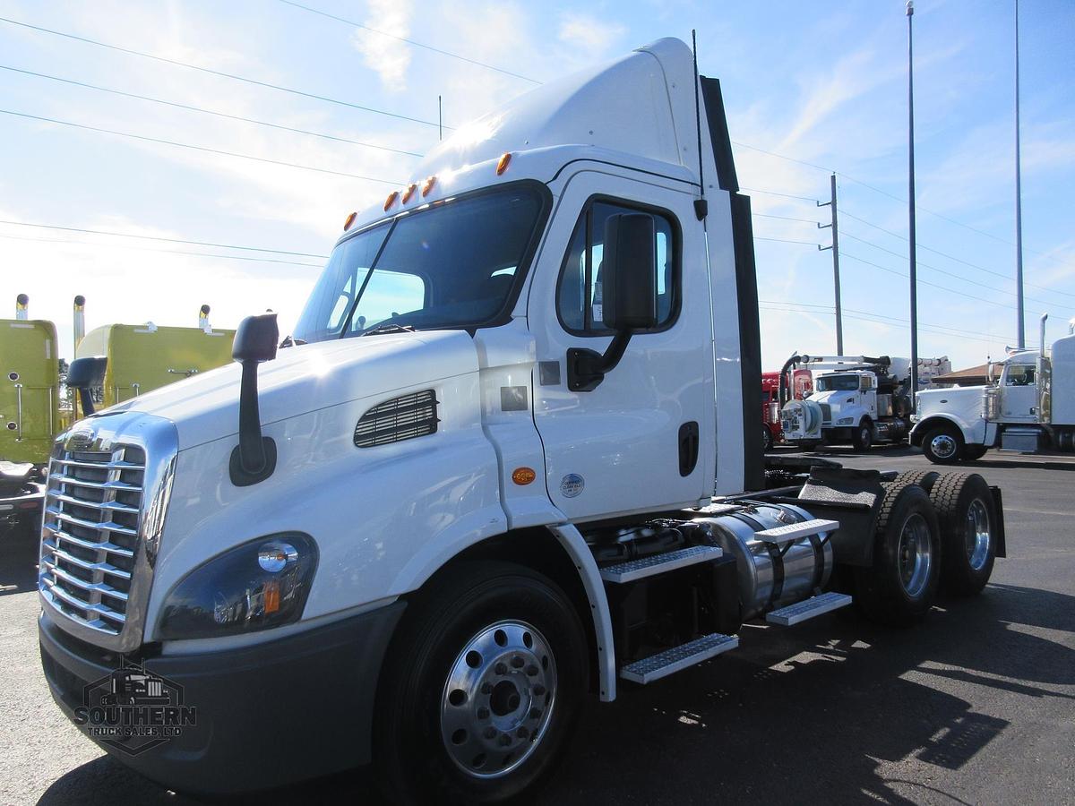 Used 2018 FREIGHTLINER CASCADIA 113