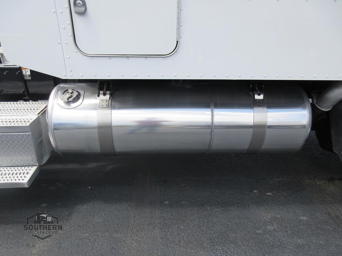 Used 2019 PETERBILT 389