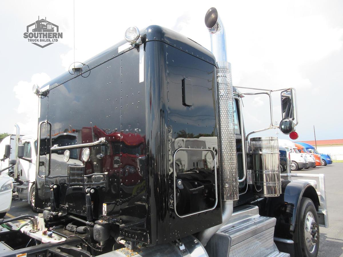 Used 2024 PETERBILT 389