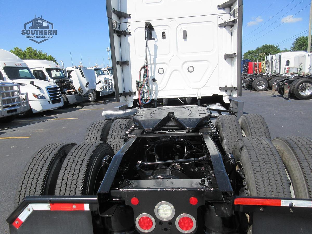 Used 2022 FREIGHTLINER CASCADIA 116