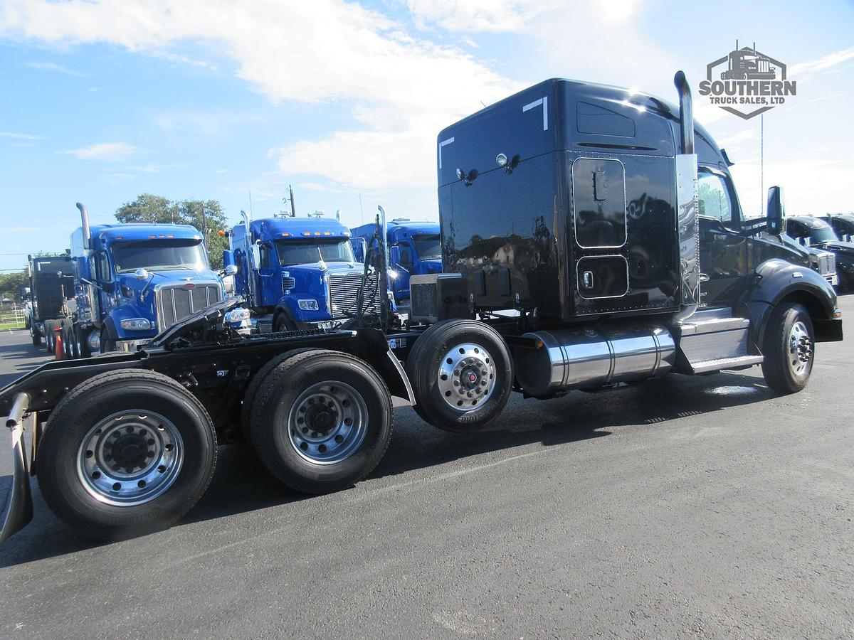 Used 2023 KENWORTH T880