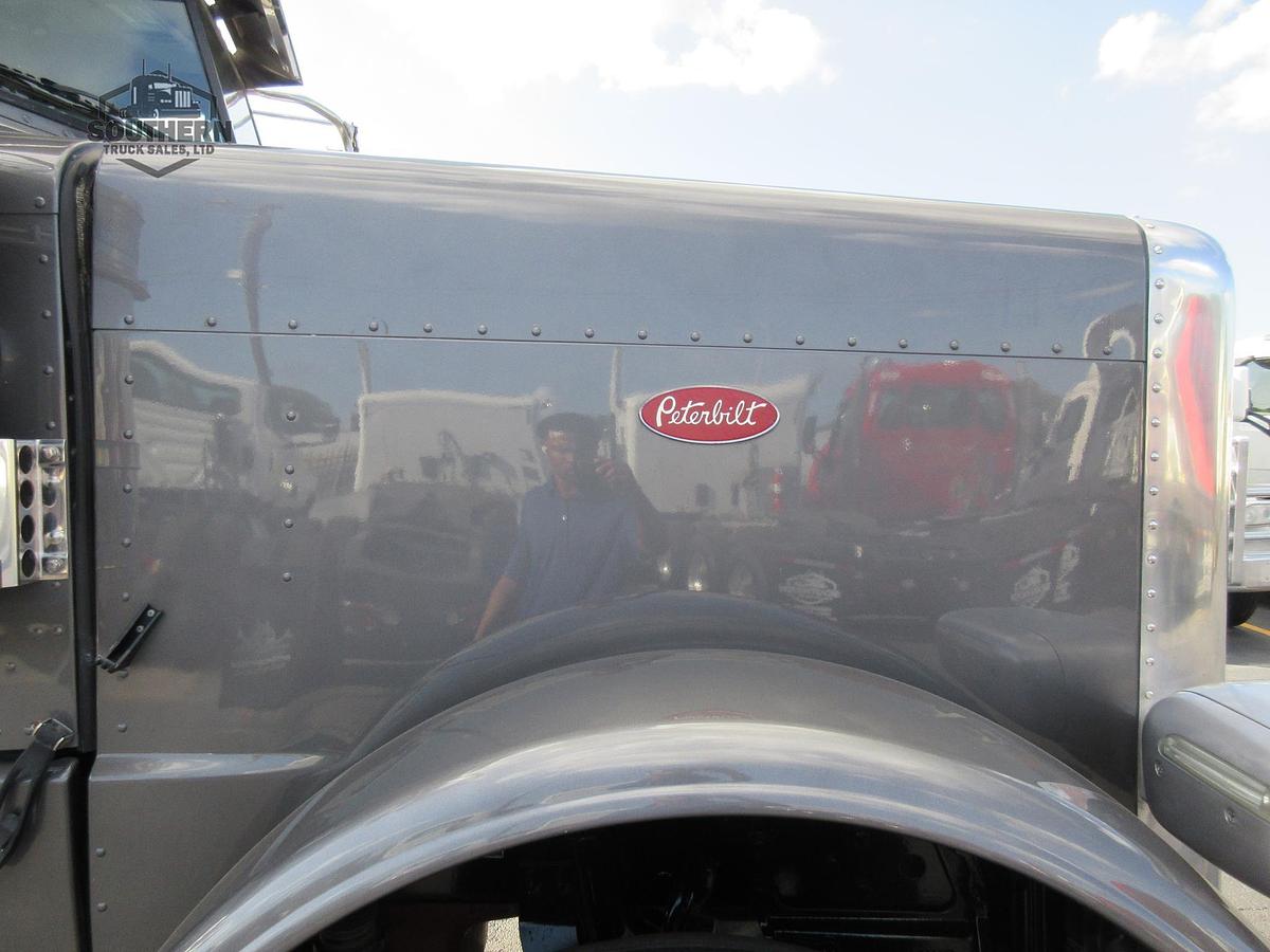 Used 2022 PETERBILT 389