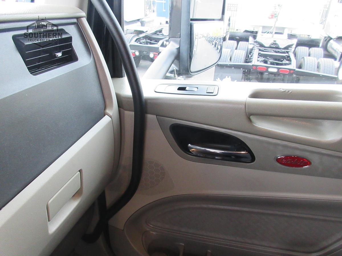 Used 2021 PETERBILT 567
