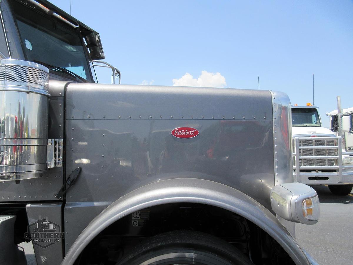 Used 2022 PETERBILT 389