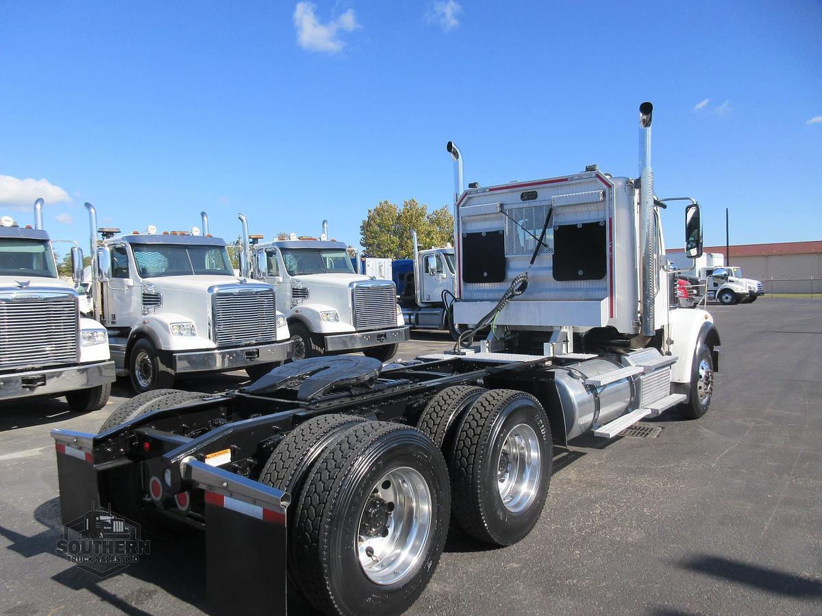 Used 2019 FREIGHTLINER 122SD
