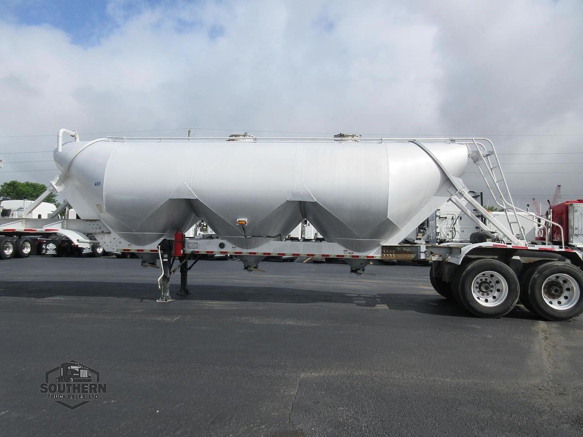 Used 2010 VANTAGE Tandem Axle